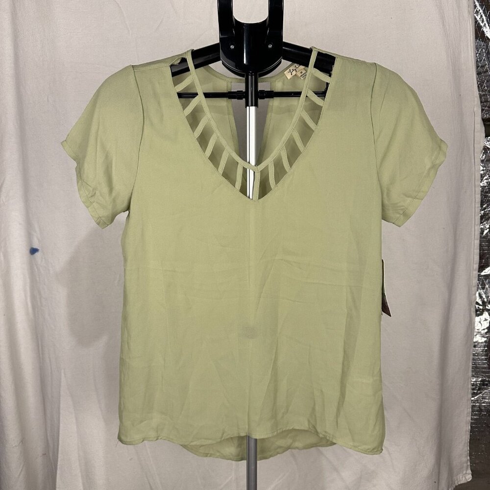 Lilly White women's green T-shirt‎ size M